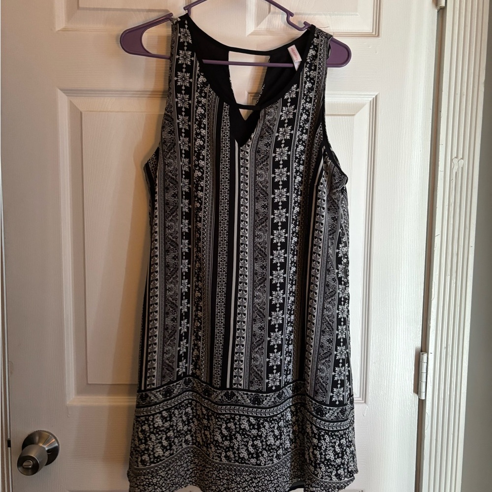 Black and White Sleeveless Dress